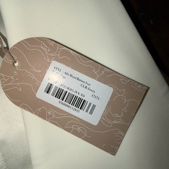 Meshki Alix Mixed Button Vest - Picture 10 of 11